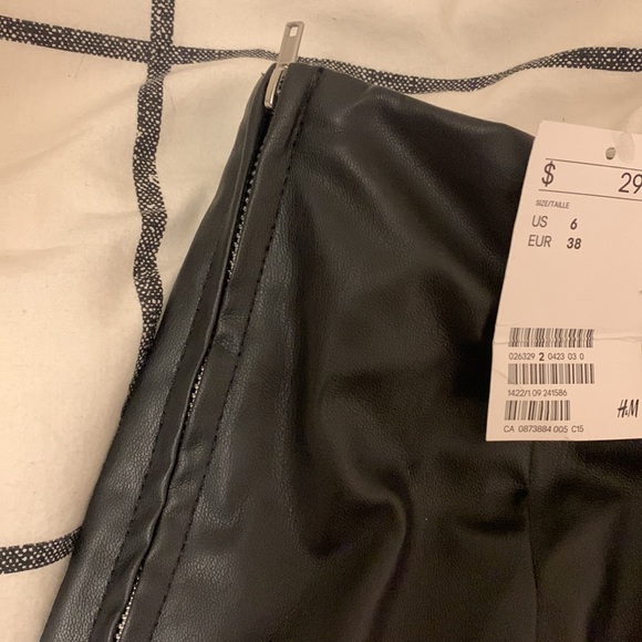 h&m black leather skirt!🖤 - Picture 2 of 3